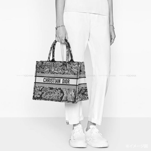 Dior ディオール トートバッグ ブック トート ミディアム バッグ グレー トワル ドゥ ジュイ エンブロイダリー M1296ZTDT M932  新品同様【中古】