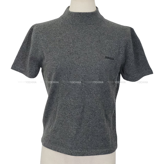 美品✨️胸にMIUMIU✨️　23AW　ミュウミュウ　カシミヤ　タートルネック re-miu-qo-w-00050_1.jpg